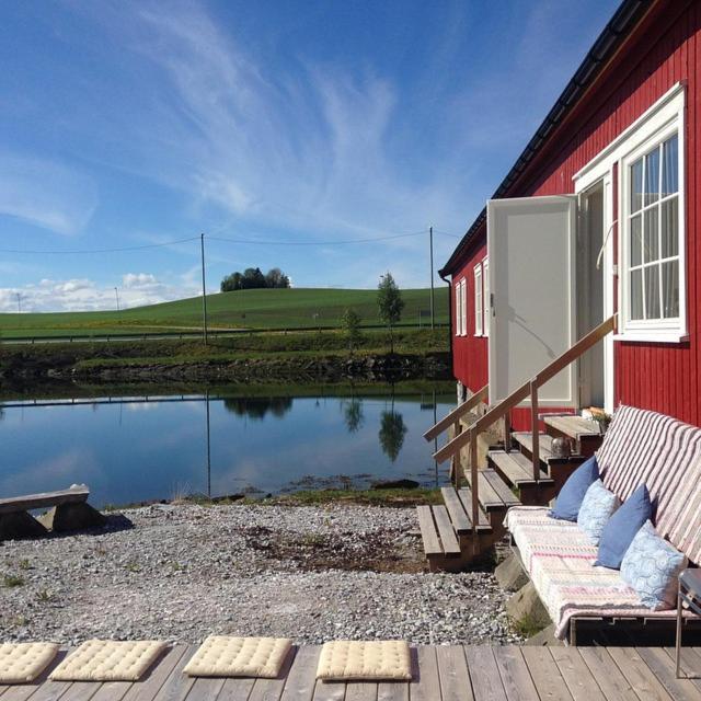 Saga, Et Unikt, Sjarmerende Badehotell Med Fa Rom, Sauna Og Badebrygge - Inderoy 스트라우멘 외부 사진